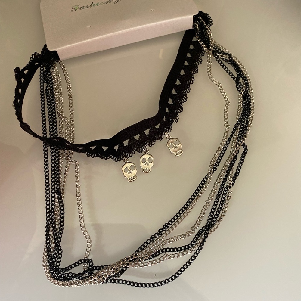 Skull chocker /necklace